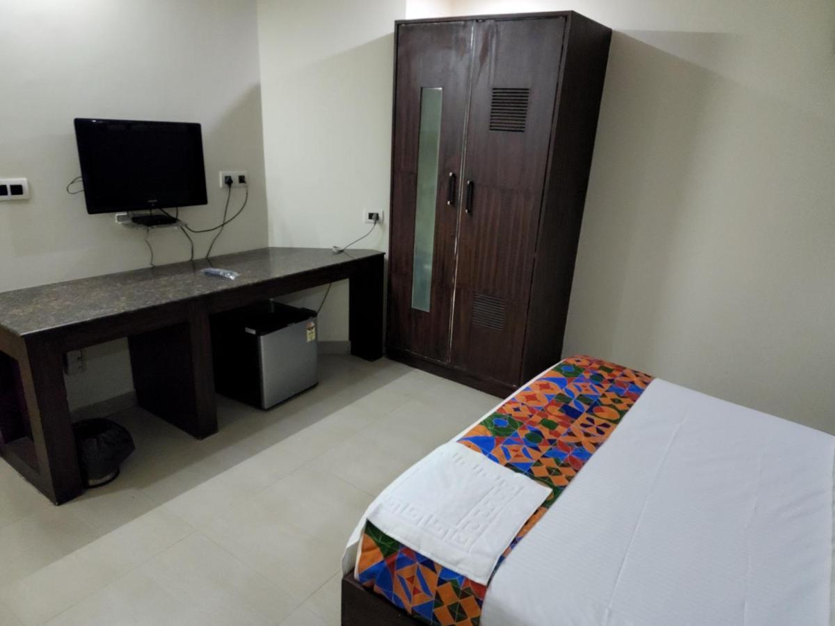 Westernsuites Hotel / Spa Bangalore Exterior foto